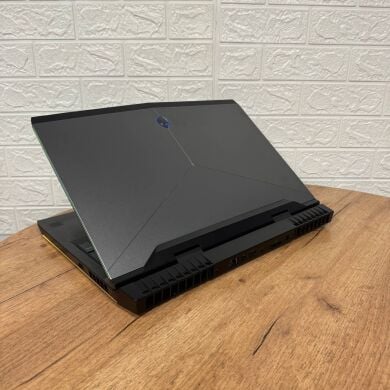Ігровий ноутбук Dell Alienware 17 R3 / 17.3" (3840x2160) IPS / Intel Core i7-6820HQ (4 (8) ядра по 2.7 - 3.6 GHz) / 16 GB DDR4 / 500 GB SSD / nVidia GeForce GTX 1070, 8 GB GDDR5, 256-bit / WebCam