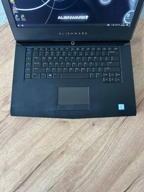 Ігровий ноутбук Dell Alienware 15 R3 / 15.6" (1920x1080) IPS / Intel Core i7-7700HQ (4 (8) ядра по 2.8 - 3.8 GHz) / 16 GB DDR4 / 256 GB SSD M.2 + 1000 GB HDD  / nVidia GeForce GTX 1070, 8 GB GDDR5, 256-bit / WebCam