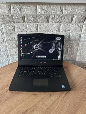 Ігровий ноутбук Dell Alienware 15 R3 / 15.6" (1920x1080) IPS / Intel Core i7-7700HQ (4 (8) ядра по 2.8 - 3.8 GHz) / 16 GB DDR4 / 256 GB SSD M.2 + 1000 GB HDD  / nVidia GeForce GTX 1070, 8 GB GDDR5, 256-bit / WebCam