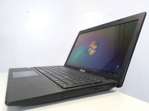Ноутбук Asus X55A / 15.6" (1366x768) TN / Intel Pentium B960 (2 ядра по 2.2 GHz) / 4 GB DDR3 / 320 GB HDD / Intel HD Graphics / WebCam / АКБ не держит Ноутбук Asus X55A / 15.6" (1366x768) TN / Intel Pentium B960 (2 ядра по 2.2 GHz) / 4 GB DDR3 / 320 GB HDD / Intel HD Graphics / WebCam / АКБ не держит