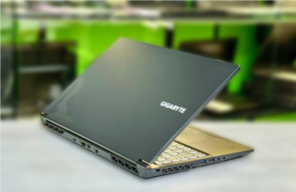 Ігровий ноутбук Gigabyte G5 MF / 15.6" (1920x1080) IPS / Intel Core i5-12500H (12 (16) ядер по 3.3 - 4.5 GHz) / 16 GB DDR4 / 512 GB SSD M.2 / nVidia GeForce RTX 4050, 6 GB GDDR6, 96-bit / WebCam / Win 11 Home