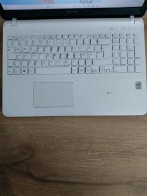 Ноутбук Б-класс Sony Vaio SVF15N2Z2EB / 15.6" (1920x1080) TN / Intel Core i5-4200U (2 (4) ядра по 1.6 - 2.6 GHz) / 8 GB DDR3 / 250 GB SSD / nVidia GeForce GT 740M, 2 GB GDDR3, 64-bit / WebCam / DVD-ROM