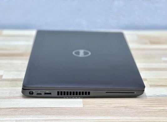 Мобільна робоча станція Dell Precision 3541 / 15.6" (1920x1080) IPS / Intel Core i7-9750H (6 (12) ядер по 2.6 - 4.5 GHz) / 32 GB DDR4 / 1000 GB SSD / nVidia Quadro P620, 4 GB GDDR5, 128-bit / WebCam / Win 10 Pro