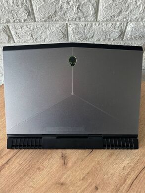 Ігровий ноутбук Dell Alienware 15 R3 / 15.6" (1920x1080) IPS / Intel Core i7-7700HQ (4 (8) ядра по 2.8 - 3.8 GHz) / 16 GB DDR4 / 256 GB SSD M.2 + 1000 GB HDD  / nVidia GeForce GTX 1070, 8 GB GDDR5, 256-bit / WebCam