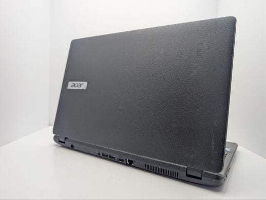 Ноутбук Acer Aspire ES1-512 / 15.6" (1366x768) TN / Intel Celeron N2940 (4 ядра по 1.83 - 2.25 GHz) / 8 GB DDR3 / 320 GB HDD / Intel HD Graphics / WebCam / DVD-ROM