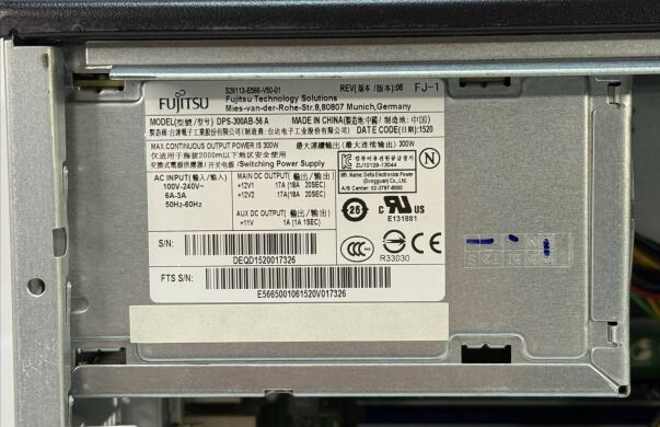 Рабочая станция Fujitsu Celsius W530 Workstation Tower / Intel Xeon E3-1246 v3 (4 (8) ядра по 3.5 - 3.9 GHz) / 16 GB DDR3 / 240 GB SSD + 1000 GB HDD / nVidia Quadro 600, 1 GB GDDR3, 128-bit / DVD-ROM / 380W
