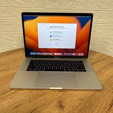 Ультрабук Б-класс Apple MacBook Pro A1707 (2017) / 15.4" (2880x1800) IPS / Intel Core i7-4810MQ (4 (8) ядра по 2.8 - 3.8 GHz) / 16 GB DDR4 / 256 GB SSD / AMD Radeon Pro 555, 2 GB GDDR5, 128-bit / WebCam / MacOS