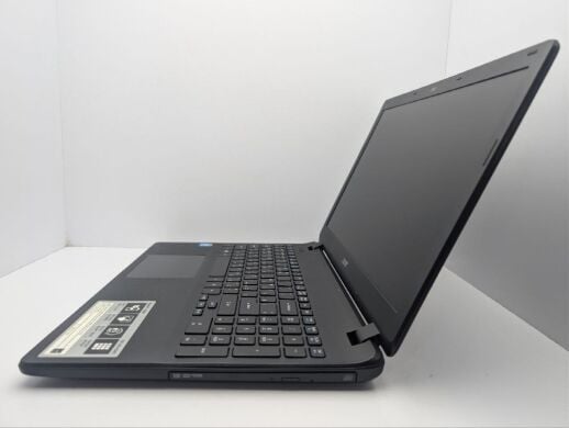 Ноутбук Acer Aspire ES1-512 / 15.6" (1366x768) TN / Intel Celeron N2940 (4 ядра по 1.83 - 2.25 GHz) / 8 GB DDR3 / 320 GB HDD / Intel HD Graphics / WebCam / DVD-ROM
