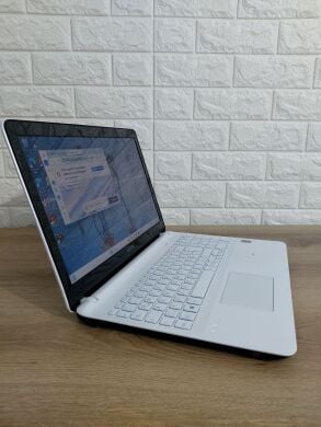 Ноутбук Б-класс Sony Vaio SVF15N2Z2EB / 15.6" (1920x1080) TN / Intel Core i5-4200U (2 (4) ядра по 1.6 - 2.6 GHz) / 8 GB DDR3 / 250 GB SSD / nVidia GeForce GT 740M, 2 GB GDDR3, 64-bit / WebCam / DVD-ROM