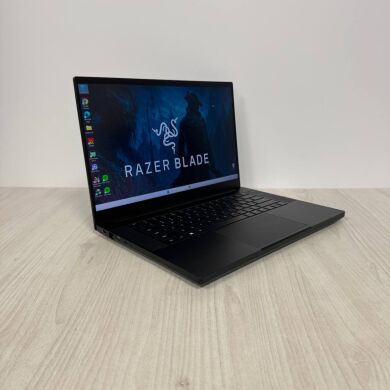 Ігровий ноутбук Б-клас Razer Blade 15 Gaming RZ09-0410 / 15.6" (2560x1440) IPS / Intel Core i7-11800H (8 (16) ядра по 2.3 - 4.6 GHz) / 16 GB DDR4 / 512 GB SSD NVMe / nVidia GeForce RTX 3070, 8 GB GDDR6, 256-bit / WebCam