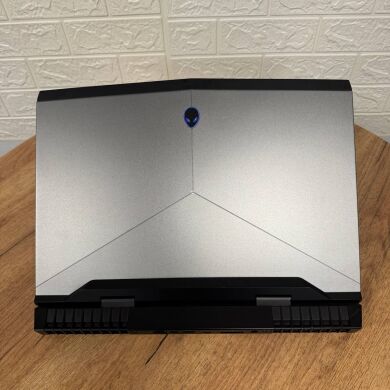 Ігровий ноутбук Dell Alienware 17 R3 / 17.3" (3840x2160) IPS / Intel Core i7-6820HQ (4 (8) ядра по 2.7 - 3.6 GHz) / 16 GB DDR4 / 500 GB SSD / nVidia GeForce GTX 1070, 8 GB GDDR5, 256-bit / WebCam