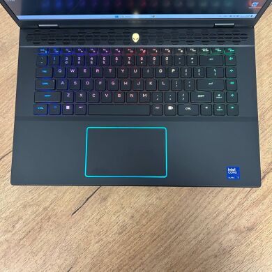 Новый игровой ноутбук Dell Alienware m16 R2 / 16" (2560x1600) IPS / Intel Core Ultra 7 155H (16 (22) ядер по 1.4 - 4.8 GHz) / 16 GB DDR5 / 1000 GB SSD / nVidia GeForce RTX 4060, 8 GB GDDR6, 128-bit / WebCam