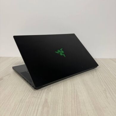 Ігровий ноутбук Б-клас Razer Blade 15 Gaming RZ09-0410 / 15.6" (2560x1440) IPS / Intel Core i7-11800H (8 (16) ядра по 2.3 - 4.6 GHz) / 16 GB DDR4 / 512 GB SSD NVMe / nVidia GeForce RTX 3070, 8 GB GDDR6, 256-bit / WebCam