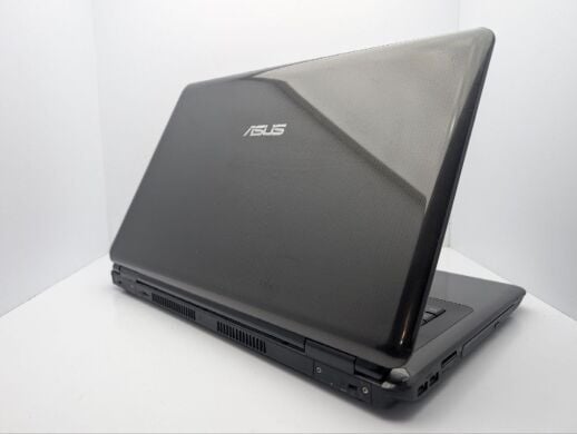 Ноутбук Asus K70 / 17.3" (1600x900) TN / Intel Core 2 Duo T6600 (2 ядра по 2.2 GHz) / 4 GB DDR2 / 320 GB HDD / nVidia GeForce 220M, 1 GB GDDR2, 128-bit / WebCam / DVD-ROM