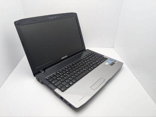 Ноутбук Medion Akoya P6812 / 15.6" (1366x768) TN / Intel Core i3-2330M (2 (4) ядра по 2.2 GHz) / 6 GB DDR3 / 750 GB HDD / nVidia GeForce GT 555M, 1 GB GDDR3, 128-bit / WebCam
