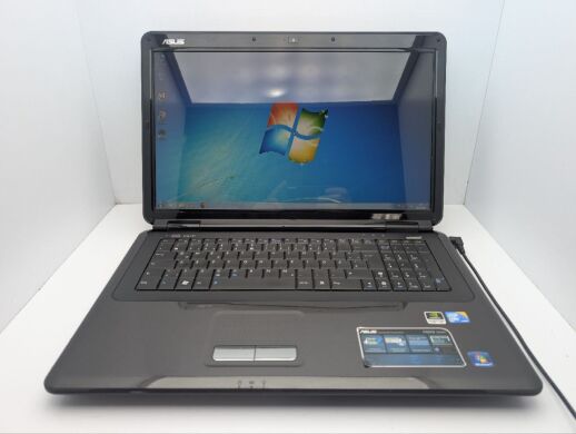 Ноутбук Asus K70 / 17.3" (1600x900) TN / Intel Core 2 Duo T6600 (2 ядра по 2.2 GHz) / 4 GB DDR2 / 320 GB HDD / nVidia GeForce 220M, 1 GB GDDR2, 128-bit / WebCam / DVD-ROM