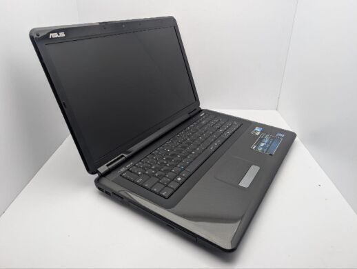 Ноутбук Asus K70 / 17.3" (1600x900) TN / Intel Core 2 Duo T6600 (2 ядра по 2.2 GHz) / 4 GB DDR2 / 320 GB HDD / nVidia GeForce 220M, 1 GB GDDR2, 128-bit / WebCam / DVD-ROM
