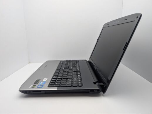 Ноутбук Medion Akoya P6812 / 15.6" (1366x768) TN / Intel Core i3-2330M (2 (4) ядра по 2.2 GHz) / 6 GB DDR3 / 750 GB HDD / nVidia GeForce GT 555M, 1 GB GDDR3, 128-bit / WebCam