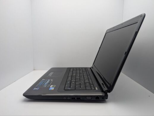 Ноутбук Asus K70 / 17.3" (1600x900) TN / Intel Core 2 Duo T6600 (2 ядра по 2.2 GHz) / 4 GB DDR2 / 320 GB HDD / nVidia GeForce 220M, 1 GB GDDR2, 128-bit / WebCam / DVD-ROM