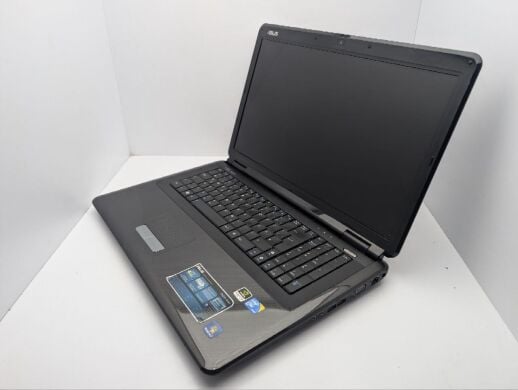 Ноутбук Asus K70 / 17.3" (1600x900) TN / Intel Core 2 Duo T6600 (2 ядра по 2.2 GHz) / 4 GB DDR2 / 320 GB HDD / nVidia GeForce 220M, 1 GB GDDR2, 128-bit / WebCam / DVD-ROM