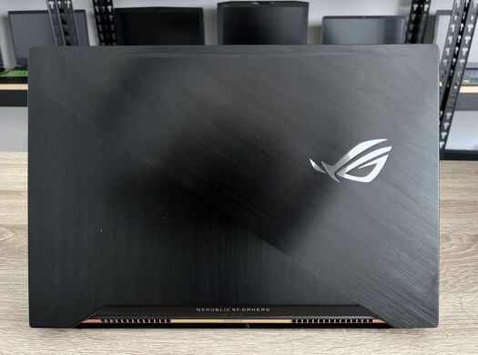 Ігровий ноутбук Asus ROG Zephyrus GX501V / 15.6" (1920x1080) IPS / Intel Core i7-7700HQ (4 (8) ядра по 2.8 - 3.8 GHz) / 16 GB DDR4 / 512 GB SSD / nVidia GeForce GTX 1080, 8 GB GDDR5X, 256-bit / WebCam / HDMI
