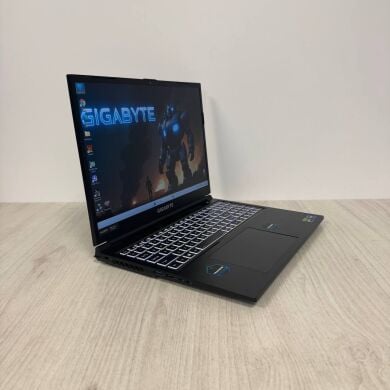 Игровой ноутбук Gigabyte G6 KF / 16" (1920x1200) IPS / Intel Core i7-13620H (10 (16) ядер по 3.6 - 4.9 GHz) / 16 GB DDR5 / 1000 GB SSD / nVidia GeForce RTX 4060, 8 GB GDDR6, 128-bit / WebCam