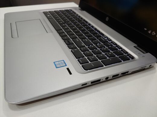 Ігровий ноутбук HP EliteBook 850 G3 / 15.6" (3840x2160) UWVA LED / Intel Core i7-6600U (2 (4) ядра по 2.6 - 3.4 GHz) / 12 GB DDR4 / 256 GB SSD / AMD Radeon R7 M365X, 1 GB GDDR5, 128-bit / WebCam / USB 3.0 / USB Type-C 3.0 / DP Ігровий ноутбук HP EliteBook 850 G3 / 15.6" (3840x2160) UWVA LED / Intel Core i7-6600U (2 (4) ядра по 2.6 - 3.4 GHz) / 12 GB DDR4 / 256 GB SSD / AMD Radeon R7 M365X, 1 GB GDDR5, 128-bit / WebCam / USB 3.0 / USB Type-C 3.0 / DP