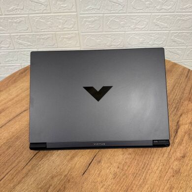 Ігровий ноутбук HP Victus 15-fb2082wm / 15.6" (1920x1080) IPS / AMD Ryzen 5 8645HS (6 (12) ядер по 4.3 - 5.0 GHz) / 8 GB DDR5 / 512 GB SSD / nVidia GeForce RTX 4050, 6 GB GDDR6, 96-bit / WebCam
