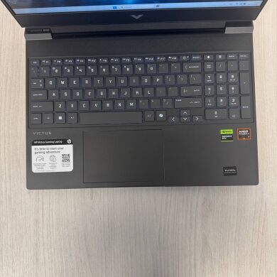Игровой ноутбук HP Victus 15-fb3001nr / 15.6" (1920x1080 ) IPS / AMD Ryzen Al 7 350 (8 (16) ядер по 2.0 - 5.0 GHz) / 16 GB DDR5 / 512 GB SSD / nVidia GeForce RTX 5060, 8 GB GDDR7, 128-bit / WebCam