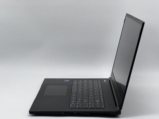 Ігровий ноутбук MainGear Vector Pro 2 MG-VCP2-17I3080T / 17.3" (2560x1440) IPS / Intel Core i9-12900H (14 (20) ядер по 3.8 - 5.0 GHz) / 32 GB DDR5 / 1472 GB SSD / nVidia GeForce RTX 3080 Ti, 16 GB GDDR6, 256-bit / WebCam