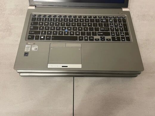 Игровой ноутбук Toshiba Tecra Z50-A / 15.6" (1366x768) TN / Intel Core i5-4310U (2 (4) ядра по 2.0 - 3.0 GHz) / 8 GB DDR3 / 256 GB SSD NEW / nVidia GeForce GT 730M, 1 GB DDR3, 64-bit / WebCam / Fingerprint / HDMI