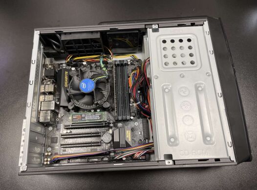 Компьютер LogicPower Gigabyte SFF / Intel Core i5-7400 (4 ядра по 3.0 - 3.5 GHz) / 16 GB DDR4 / 256 GB SSD M.2 / Intel HD Graphics 630