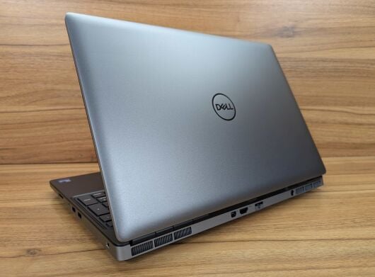 Мобільна робоча станція Dell Precision 7560 / 15.6" (3840x2160) IPS / Intel Xeon W-11855M (6 (12) ядер по 3.2 - 4.9 GHz) / 32 GB DDR4 / 256 GB SSD / nVidia RTX A4000, 8 GB GDDR6, 256-bit / WebCam / Windows 11