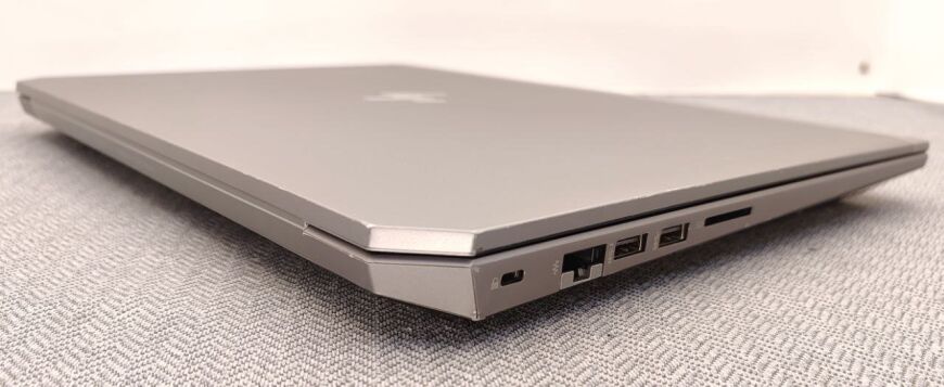 Мобільна робоча станція HP ZBook 15 G6 / 15.6" (1920x1080) IPS / Intel Core i7-9850H (6 (12) ядра по 2.6 - 4.6 GHz) / 16 GB DDR4 / 512 GB SSD M.2 / nVidia Quadro T1000, 4 GB GDDR5, 128-bit / WebCam