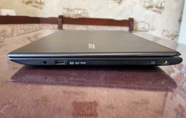 Ноутбук Acer Aspire E5-575G / 15.6" (1920x1080) IPS / Intel Core i5-7200U (2 (4) ядра по 2.5 - 3.1 GHz) / 8 GB DDR4 / 256 GB SSD / Intel HD Graphics 620 / WebCam Ноутбук Acer Aspire E5-575G / 15.6" (1920x1080) IPS / Intel Core i5-7200U (2 (4) ядра по 2.5 - 3.1 GHz) / 8 GB DDR4 / 256 GB SSD / Intel HD Graphics 620 / WebCam