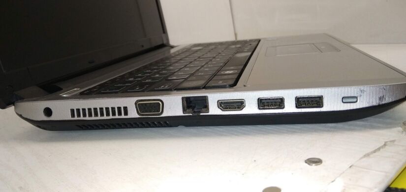 Ноутбук Б-класс Terra Mobile 1562P / 15.6" (1366x768) TN / Intel Pentium B950 (2 ядра по 2.1 GHz) / 4 GB DDR3 / 320 GB HDD / Intel HD Graphics / WebCam / АКБ не держит Ноутбук Б-класс Terra Mobile 1562P / 15.6" (1366x768) TN / Intel Pentium B950 (2 ядра по 2.1 GHz) / 4 GB DDR3 / 320 GB HDD / Intel HD Graphics / WebCam / АКБ не держит