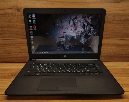 Ультрабук HP 14-bw0 / 14" (1366x768) TN / AMD E2-9000e (2 ядра по 1.5 GHz) / 8 GB DDR4 / 240 GB SSD / AMD Radeon R2 Mobile Graphics 2 GB / WebCam