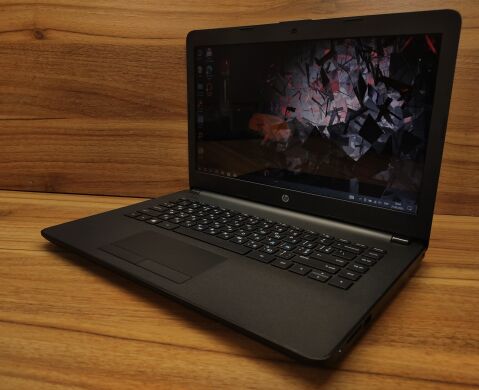 Ультрабук HP 14-bw0 / 14" (1366x768) TN / AMD E2-9000e (2 ядра по 1.5 GHz) / 8 GB DDR4 / 240 GB SSD / AMD Radeon R2 Mobile Graphics 2 GB / WebCam