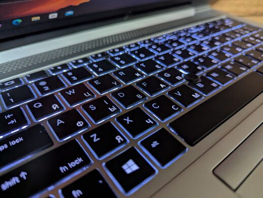 Ультрабук HP EliteBook 830 G5 / 13.3" (1920x1080) IPS Touch / Intel Core i7-8650U (4 (8) ядра по 1.9 - 4.2 GHz) / 16 GB DDR4 / 512 GB SSD / Intel UHD Graphics 620 / Fingerprint / WebCam / Windows 10