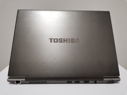 Ультрабук Toshiba Portege Z930-105 / 13.3" (1366x768) TN LED / Intel Core i5-3427U (2 (4) ядра по 1.8 - 2.8 GHz) / 10 GB DDR3 / 240 GB SSD / WebCam