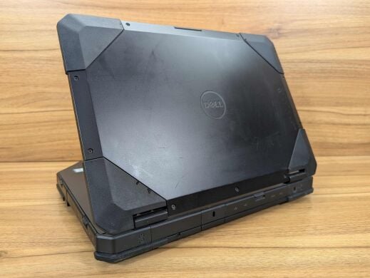 Защищенный ноутбук Dell Latitude 14 Rugged 5414 / 14" (1920x1080) IPS / Intel Core i5-6300U (2 (4) ядра по 2.4 - 3.0 GHz) / 8 GB DDR4 / 240 GB SSD / Intel HD Graphics 520 / VGA / WebCam / Windows 10