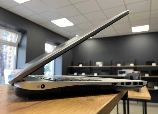 Ігровий ноутбук Asus N751JX / 17.3" (1920x1080) TN / Intel Core i7-4720HQ (4 (8) ядра по 2.6 - 3.6 GHz) / 8 GB DDR3 / 256 GB SSD / nVidia GeForce GTX 950M, 2 GB GDDR5, 128-bit / WebCam / Win 10 / АКБ не тримає