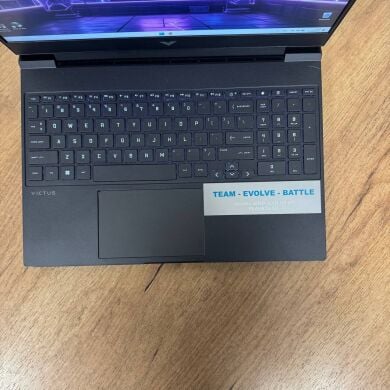 Игровой ноутбук Б-класс HP Victus Gaming 15-fb0003nr / 15.6" (1920x1080) IPS / AMD Ryzen 5 5600H (6 (12) ядра по 3.3 - 4.2 GHz) / 16 GB DDR4 / 512 GB SSD NVMe / AMD Radeon RX 6500M, 4 GB GDDR6, 64-bit / WebCam