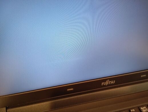 Ноутбук Б-клас Fujitsu LifeBook E556 / 15.6" (1366x768) TN / Intel Core i5-6200U (2 (4) ядра по 2.3 - 2.8 GHz) / 8 GB DDR4 / 240 GB SSD / Intel HD Graphics 520 / WebCam / DVD-RW