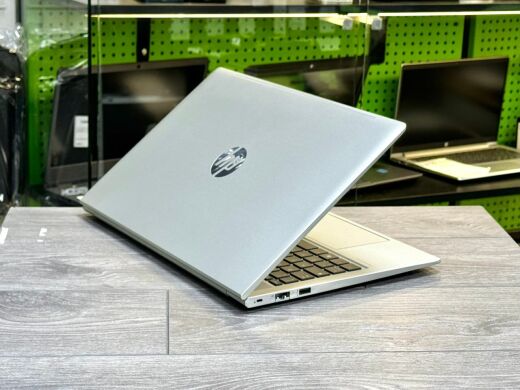 Ультрабук HP ProBook 450 G8 / 15.6" (1366x768) TN / Intel Core i7-1165G7 (4 (8) ядра по 1.2 - 4.7 GHz) / 16 GB DDR4 / 256 GB SSD M.2 / Intel Iris Xe Graphics / WebCam / Win 11 Pro