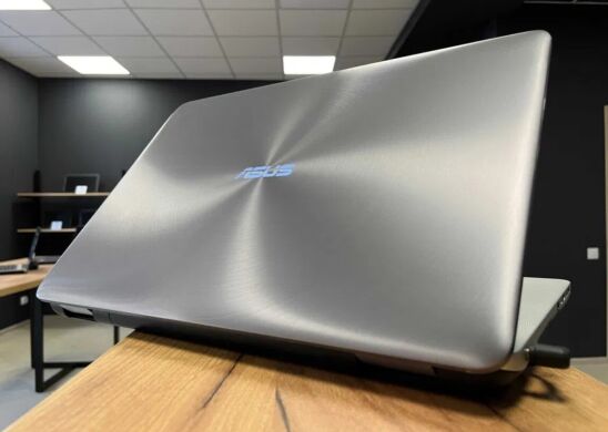Ігровий ноутбук Asus N751JX / 17.3" (1920x1080) TN / Intel Core i7-4720HQ (4 (8) ядра по 2.6 - 3.6 GHz) / 8 GB DDR3 / 256 GB SSD / nVidia GeForce GTX 950M, 2 GB GDDR5, 128-bit / WebCam / Win 10 / АКБ не тримає
