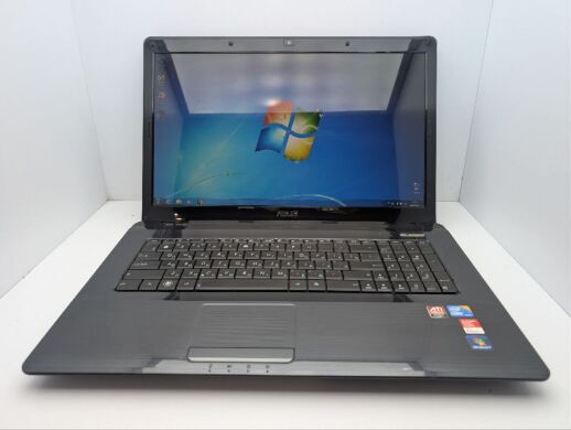 Ноутбук Asus A72J / 15.6" (1366x768) TN / Intel Core i3-350M (2 (4) ядра по 2.2 GHz) / 6 GB DDR3 / 320 GB HDD / AMD Radeon HD 5740, 1 GB GDDR3, 64-bit / WebCam / DVD-ROM