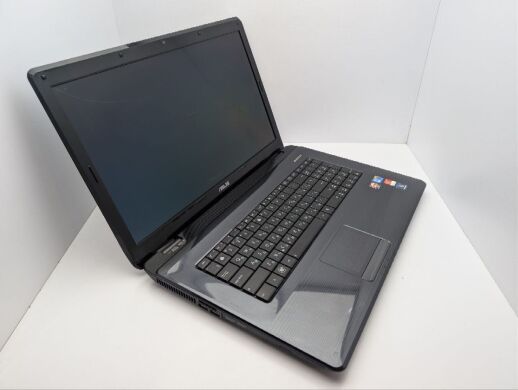Ноутбук Asus A72J / 15.6" (1366x768) TN / Intel Core i3-350M (2 (4) ядра по 2.2 GHz) / 6 GB DDR3 / 320 GB HDD / AMD Radeon HD 5740, 1 GB GDDR3, 64-bit / WebCam / DVD-ROM