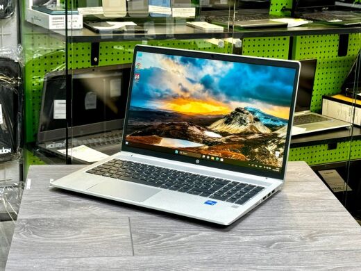 Ультрабук HP ProBook 450 G8 / 15.6" (1366x768) TN / Intel Core i7-1165G7 (4 (8) ядра по 1.2 - 4.7 GHz) / 16 GB DDR4 / 256 GB SSD M.2 / Intel Iris Xe Graphics / WebCam / Win 11 Pro