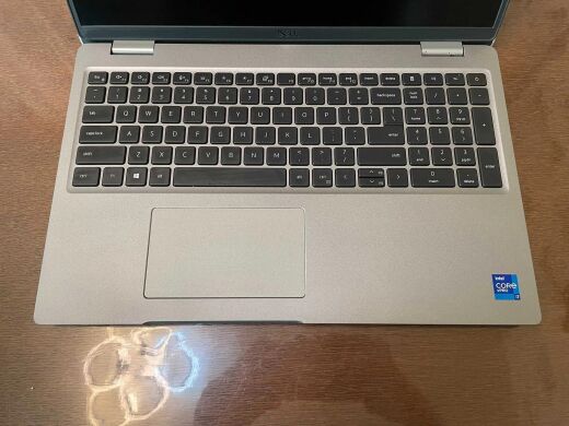 Ультрабук Dell Latitude 5520 / 15.6" (1920x1080) IPS / Intel Core i7-1185G7 (4 (8) ядра по 3.0 - 4.8 GHz) / 16 GB DDR4 / 256 GB SSD / Intel Iris Xe Graphics / WebCam